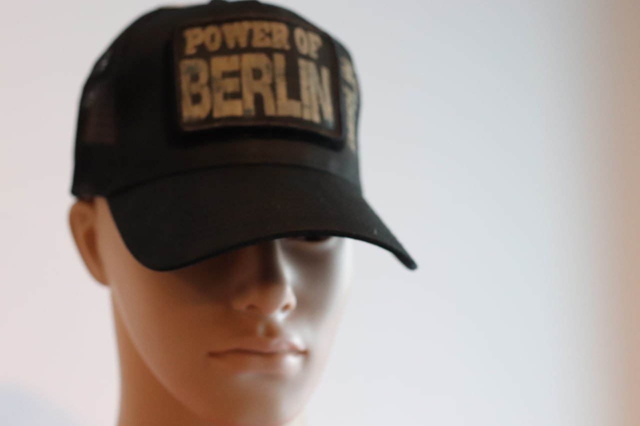 Power of Berlin - Lasergravierte Caps in schwarz - Heffner World - Heffner World